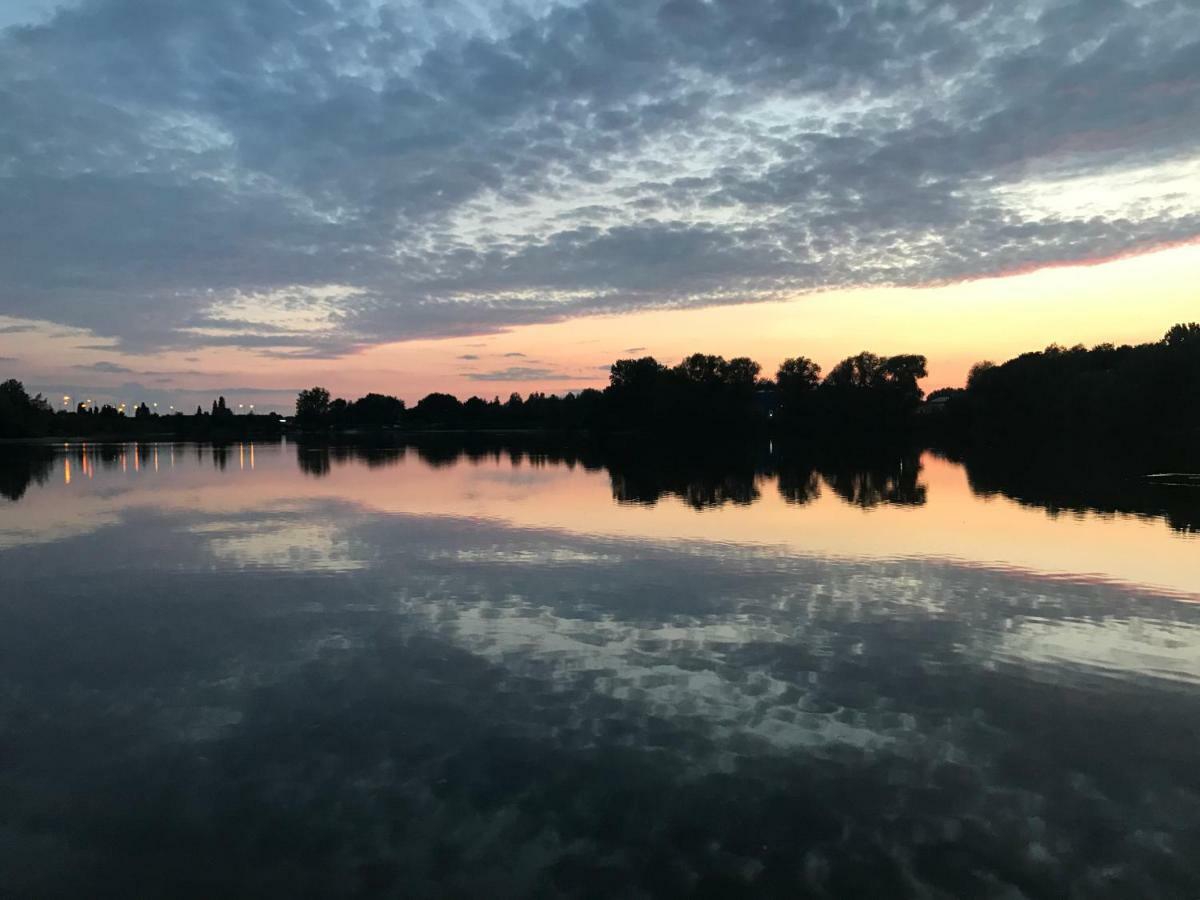 Premium Lake Lodges شيشستر المظهر الخارجي الصورة